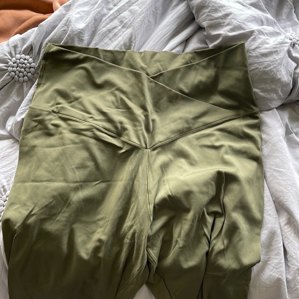 Green Aerie Cropped 3/4 Crossover Leggings